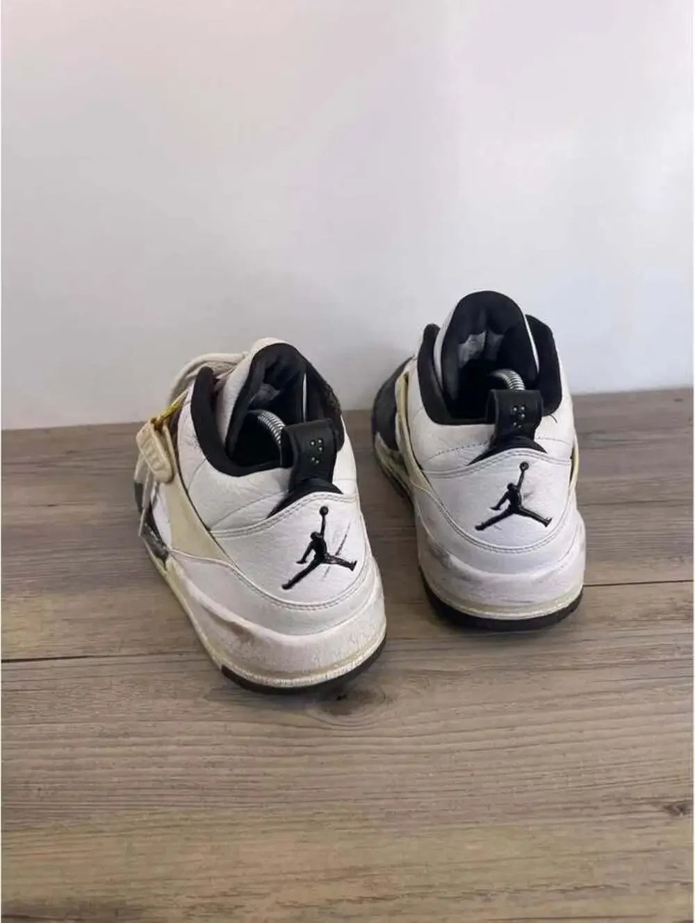 Nike Air Jordan Flight 45 High White Black Metallic Gold Mens 10.5 364756-103